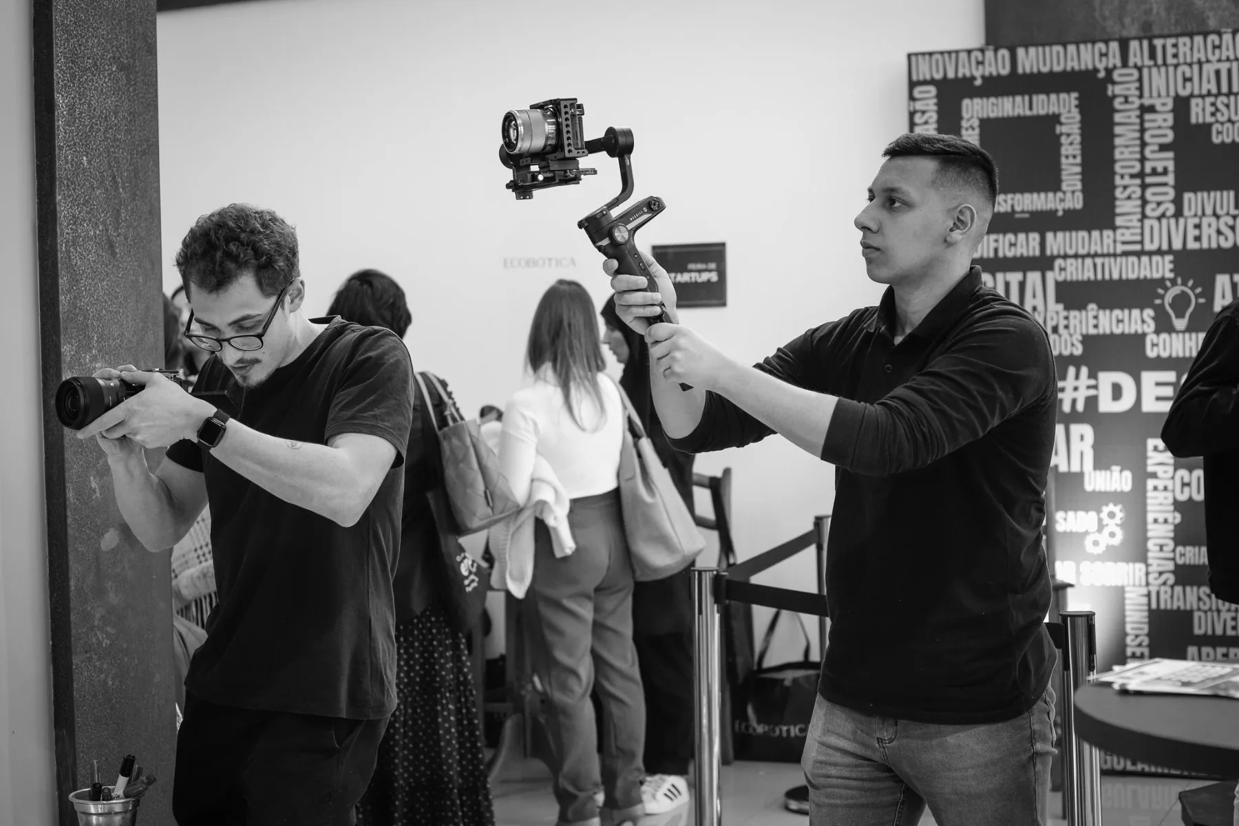 Dois cinegrafistas em gravação