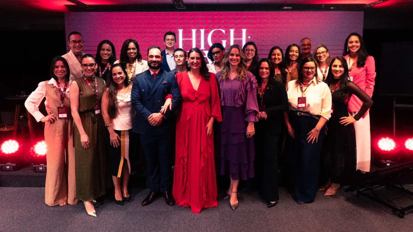 Foto oficial de grupo em evento corporativo coberto pela Forza Produtora