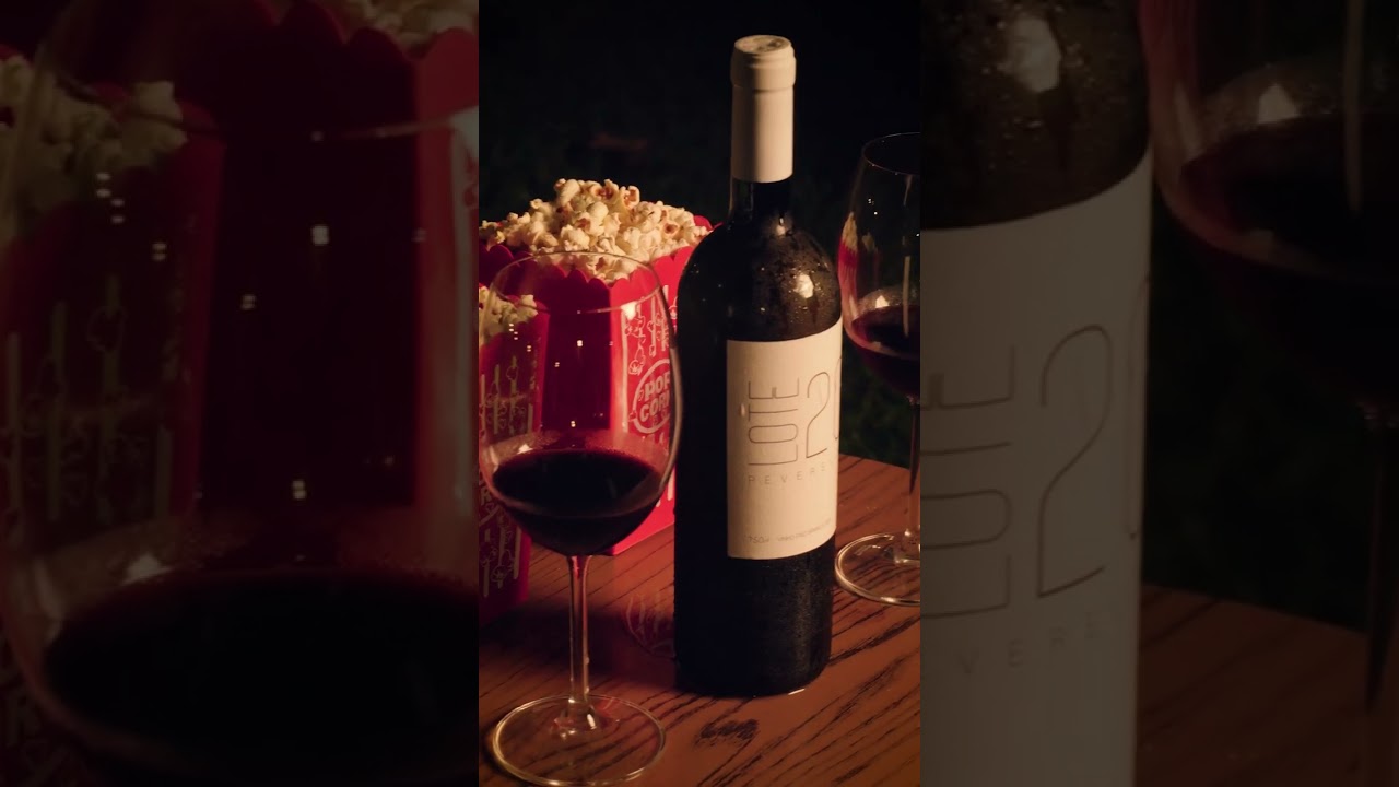 Garrafa de vinho LOTE20 e pipoca no cinema nas parreiras do hotel